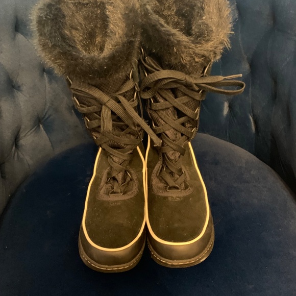 Sorel women’s size 9 black on black waterproof snow boots - Picture 2 of 3